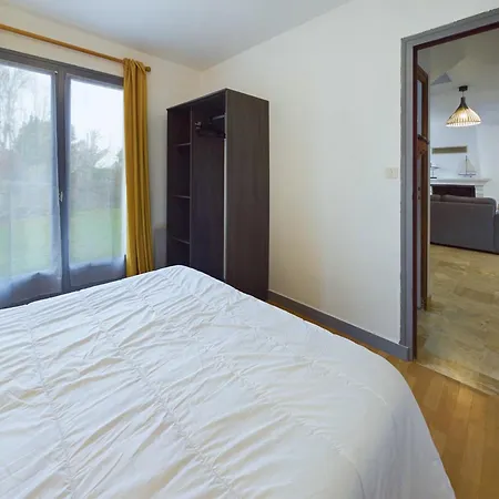 Holiday home Maison Ideale Pour Familles - Grand Jardin